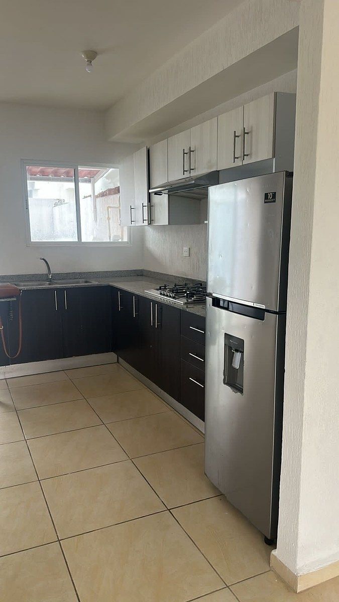 Casa de 3 Niveles en Renta con Opción Semiamueblada | Jardines del Sur 5